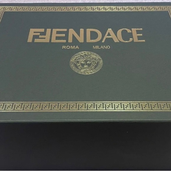 🔥FENDACE FENDI × VERSACE 15"×11"×6"
HUGE XL Empty Box🔥 - Picture 3 of 13